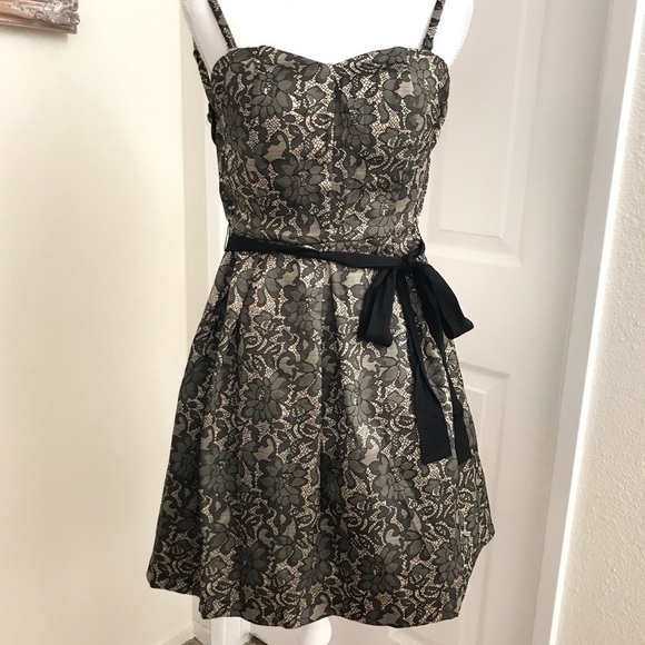 Daisy Shoppe Floral Jacquard Sweetheart Neck XS/SM - Picture 4 of 5